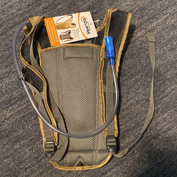 Eclipse 1.5L Hydration Pack - Picture 3 of 5